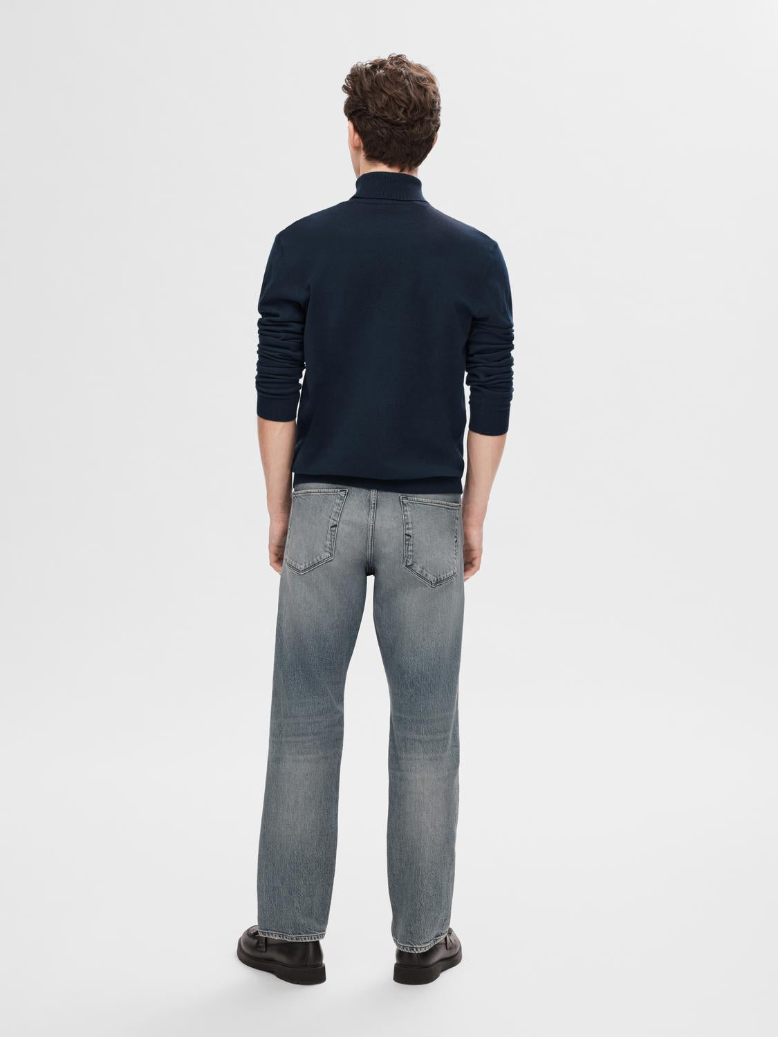 model_shot-back